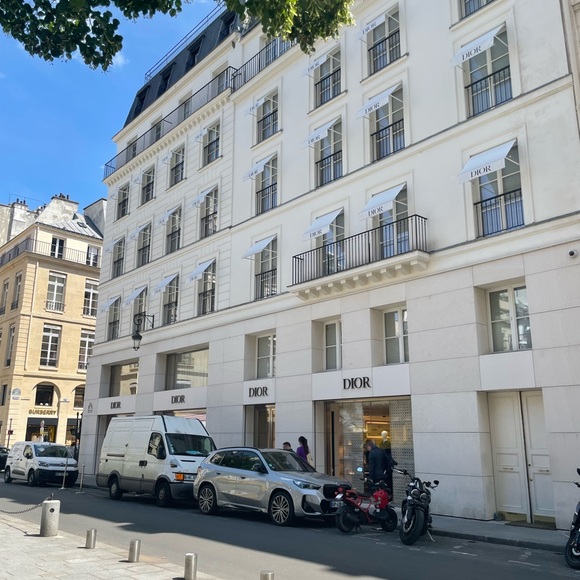 Meet your Posher, Sergio - Picture 1 of 2